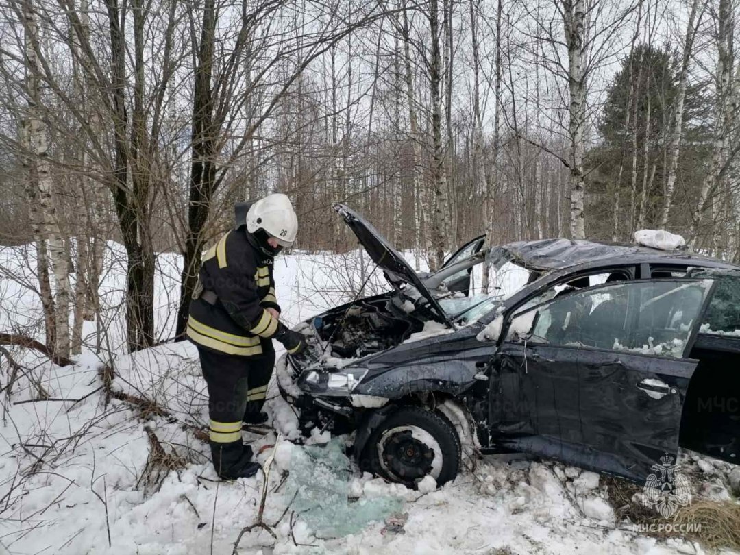 Спасатели МЧС принимали участие в ликвидации ДТП в Жиздринском районе, 303 км автодороги М-3 «Украина»