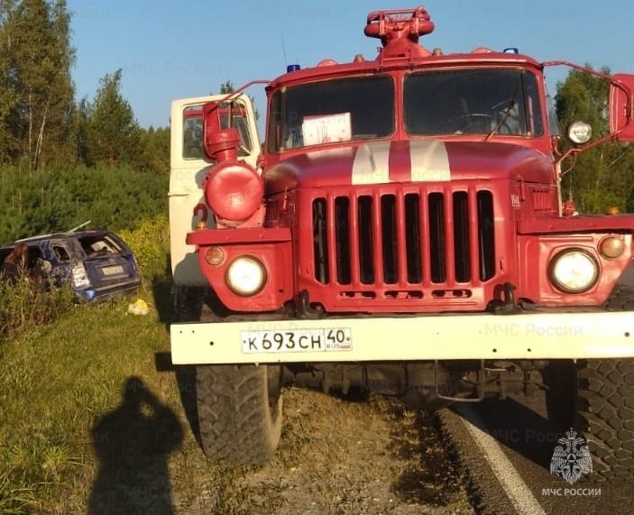 Спасатели МЧС принимали участие в ликвидации ДТП в Жиздринском районе, д. Мужитино